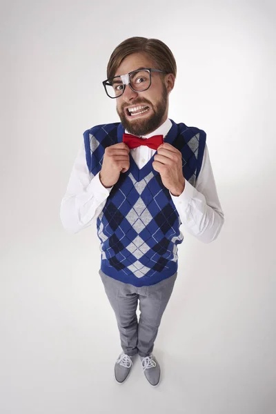 Grappige nerd poseren in studio — Stockfoto