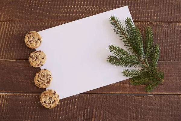 Kerstversiering op houten tafel — Stockfoto