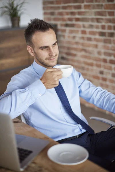 Empresario en pausa de café —  Fotos de Stock