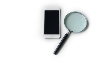 Cep telefonu yanındaki büyüteç