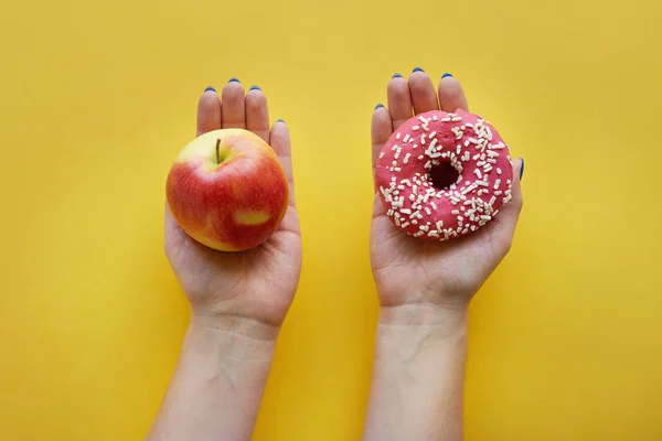 Some sweets in hands — Stock Photo, Image