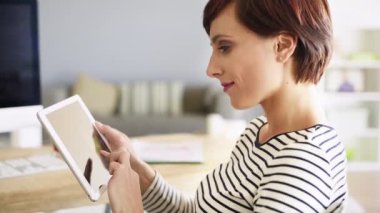 Ofiste çalışan kadın.