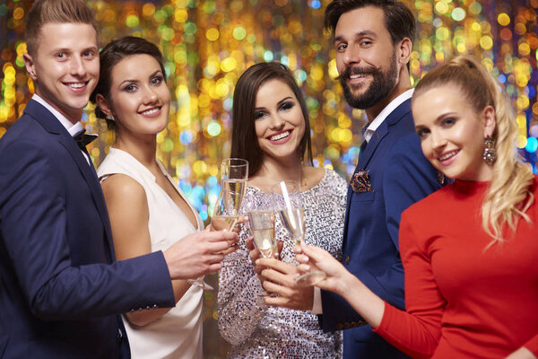 friends celebrating new year