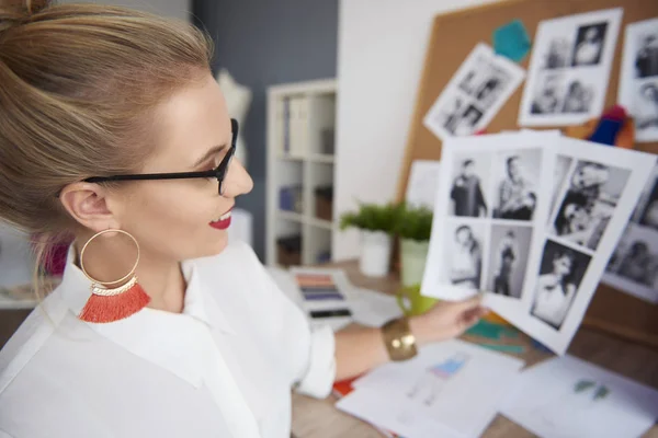 Designer with photos in office — Stock Photo, Image