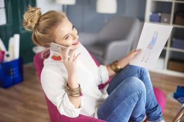 Koltukta oturan Tasarımcısı