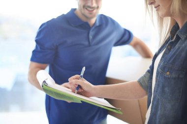 Cardboxes veren teslimatçı