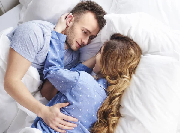 yatakta güzel Çift