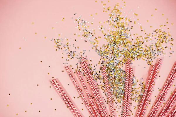 Red straws and confetti — Stock Photo, Image