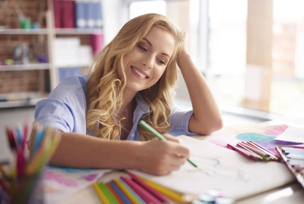 Woman Drawing picture — Stock Photo, Image