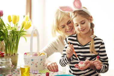 çocuk boyama Paskalya yortusu yumurta