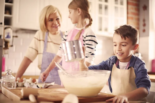 Pastel de hornear para niños — Foto de Stock