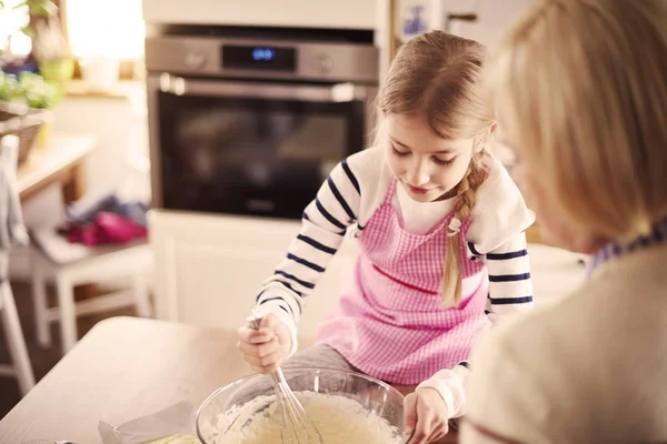 Flicka blanda smeten — Stockfoto