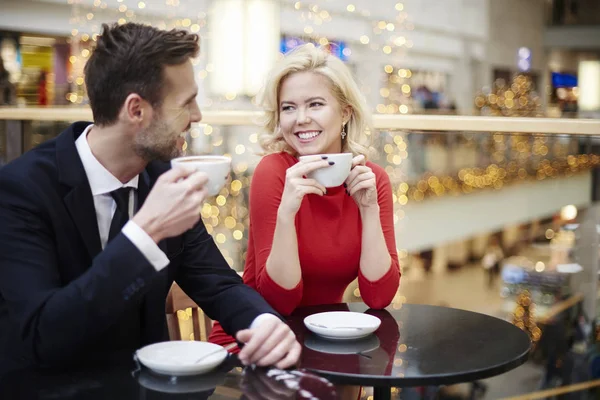 Couple boire du café — Photo