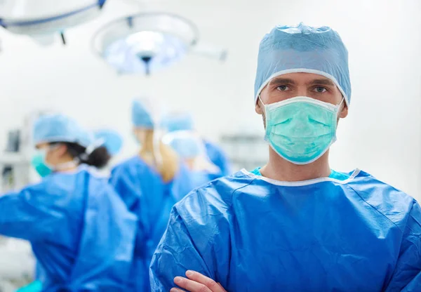 Surgeon in operating room — Stock Photo, Image