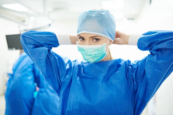 Cirurgião pronto para operação — Fotografia de Stock