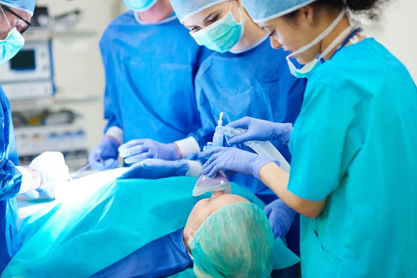 Surgeon team working — Stock Photo, Image