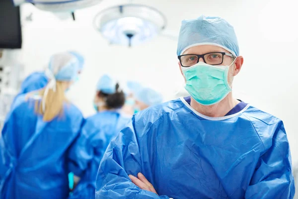 Médico em uniforme cirúrgico — Fotografia de Stock