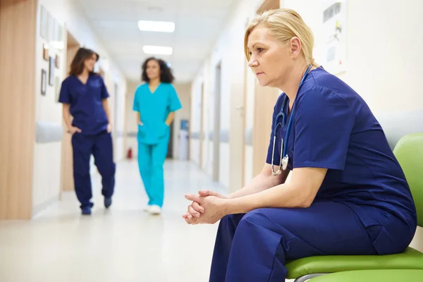 Maduro médico feminino — Fotografia de Stock