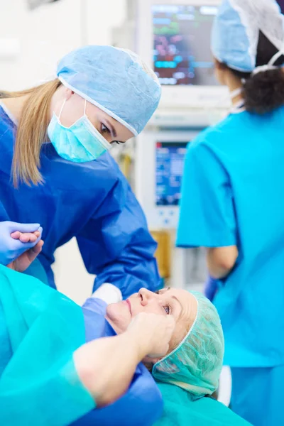 Doente antes da intervenção médica — Fotografia de Stock