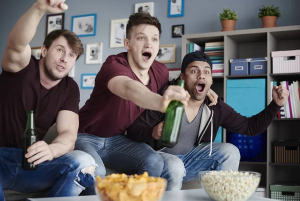 Hombres celebrando victoria — Foto de Stock