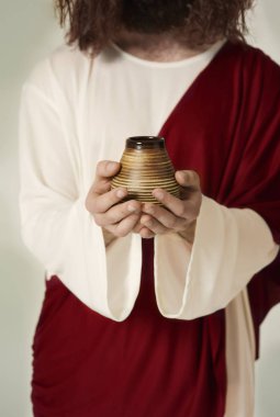 İsa Mesih holding kutsal su