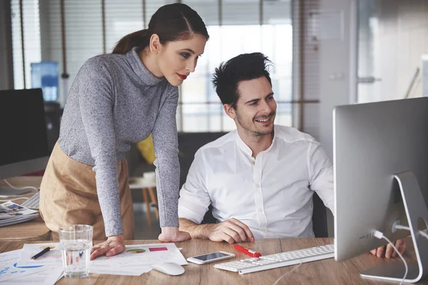 Les gens d'affaires qui travaillent — Photo