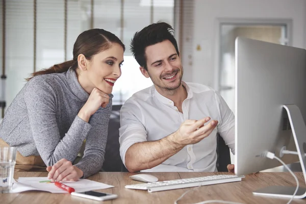 Two attractive colleagues — Stock Photo, Image