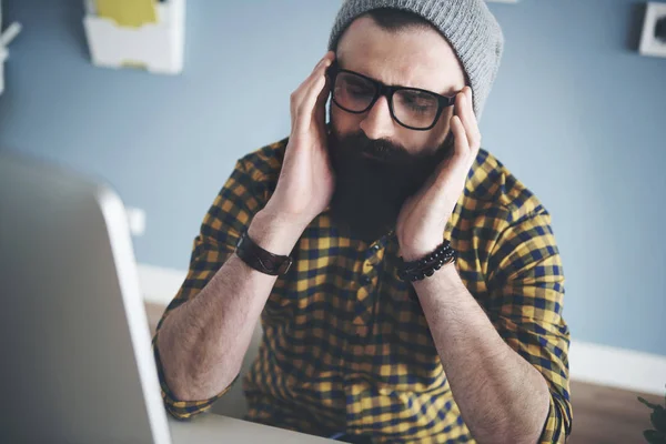 Man having big headache — Stock Photo, Image