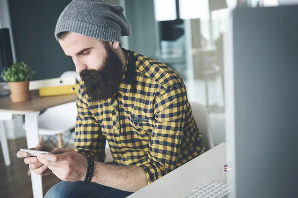 Young man text messaging — Stock Photo, Image