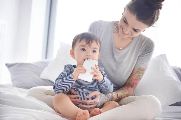 Baby playing with smartphone — Stock Photo, Image