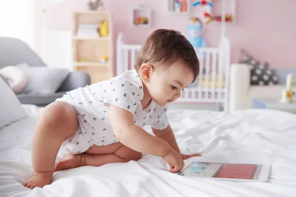 Baby playing with tablet — Stock Photo, Image