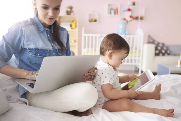 Freelancer mom with baby boy — Stock Photo, Image