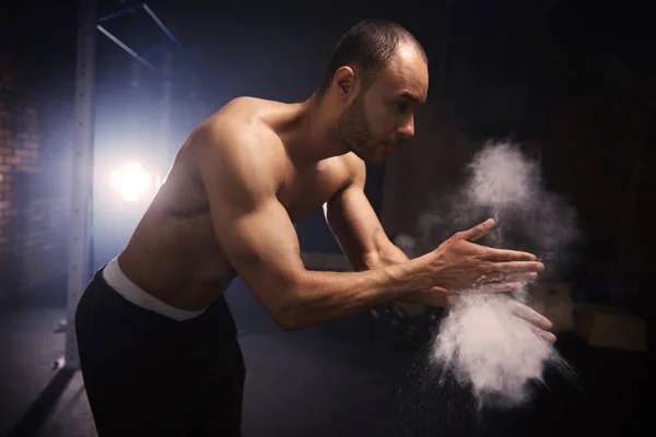 Man applying chalk on hands at gym — Stock Photo, Image