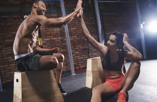 Sporty couple doing high five — Stock Photo, Image