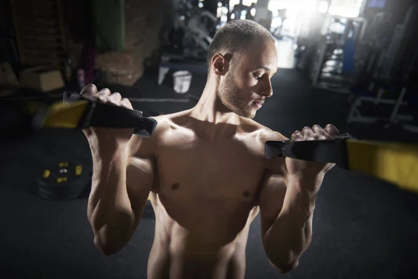 Male athlete working with resistance bands — Stock Photo, Image