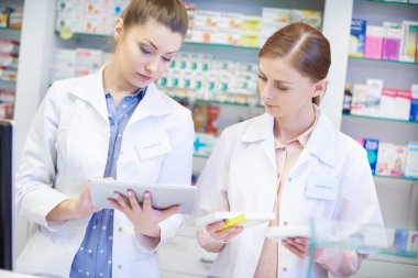 Eczacılar çalışması sırasında Üstten Görünüm 
