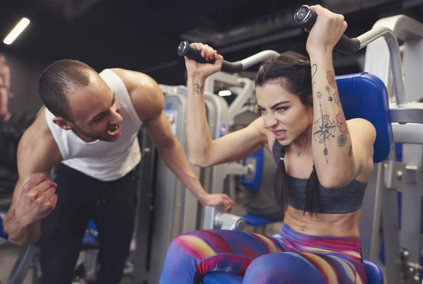 Grande apoio do personal trainer — Fotografia de Stock