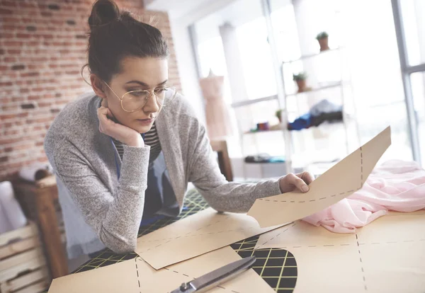 Pensiero sarto medio adulto — Foto Stock