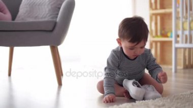bebek çocuk kaynıyor 