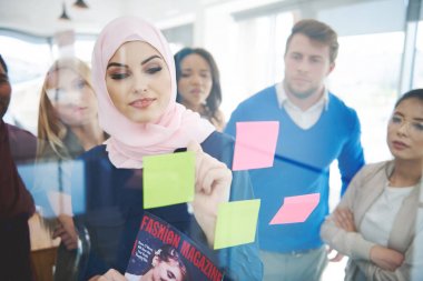 businesspeple çalışma togetther