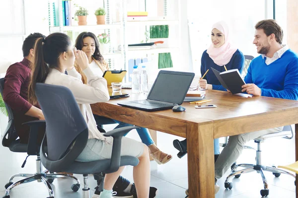 Zakenmensen gesprek — Stockfoto