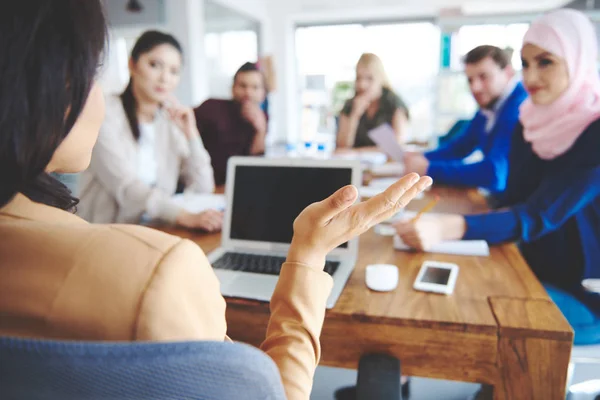 Empresarios conversando — Foto de Stock