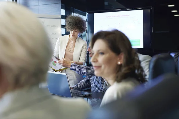 Business woman having consultations with team — Stock Photo, Image