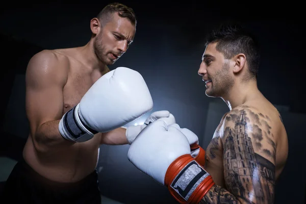 Two men boxing — Stock Photo, Image