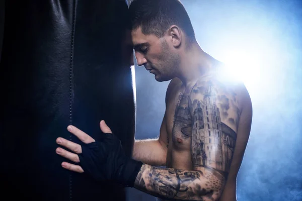 Όμορφος νεαρός kickboxer — Φωτογραφία Αρχείου