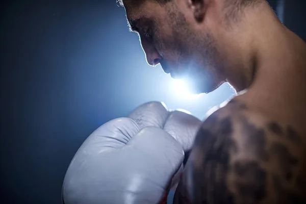 Young man in boxing gloves — Stock Photo, Image