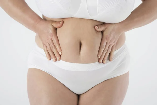 Vientre de la mujer con sobrepeso —  Fotos de Stock