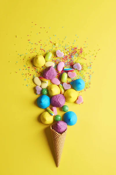 Colorful arrangement of candies — Stock Photo, Image