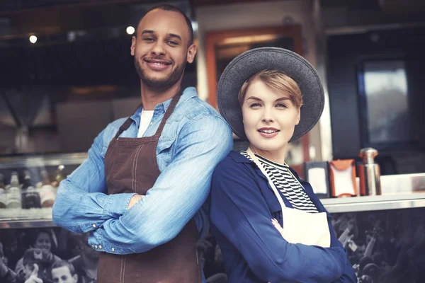 Portrait of couple selling food on the street — Stock Photo, Image