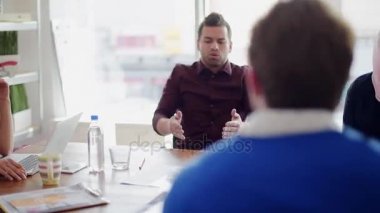 Adam sorunlar iş yerinde vardır.